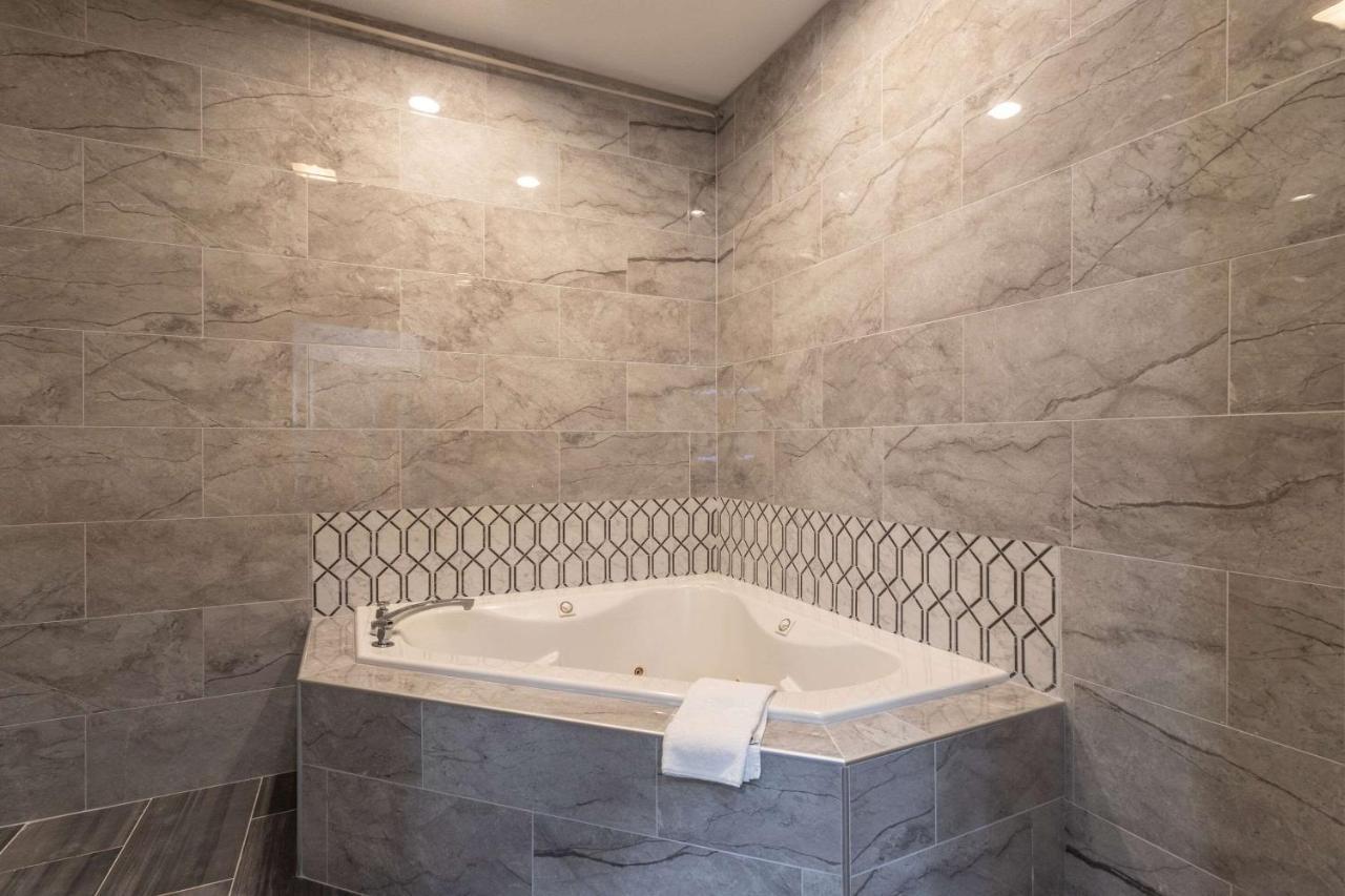 Quality Inn & Suites Pearl-Jackson Extérieur photo
